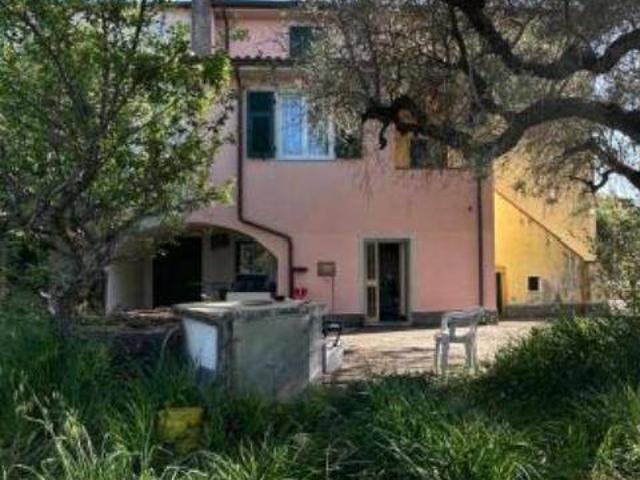 Villa Schiera in vendita a Castelnuovo Magra, Liguria