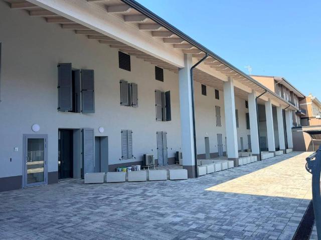 Appartamento in vendita a Castrezzato, Lombardia