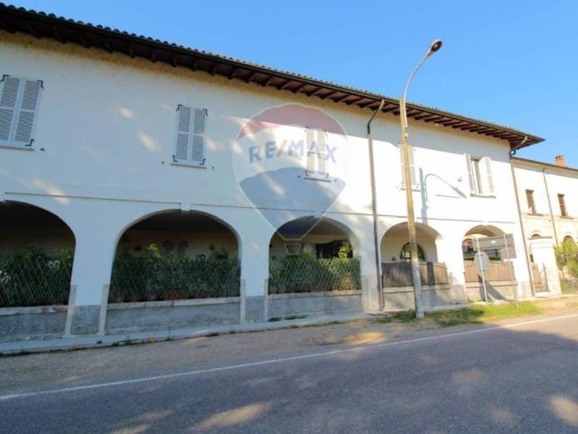 Appartamento in vendita a Cava Manara, Lombardia