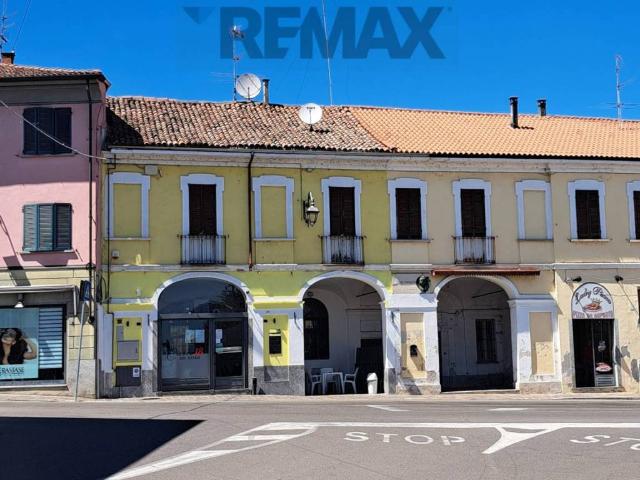 Appartamento in vendita a Cava Manara, Lombardia