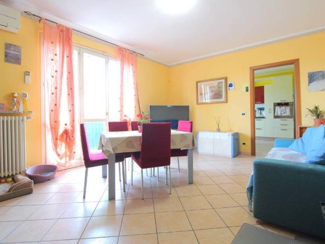 Appartamento in vendita a Cava Manara, Lombardia