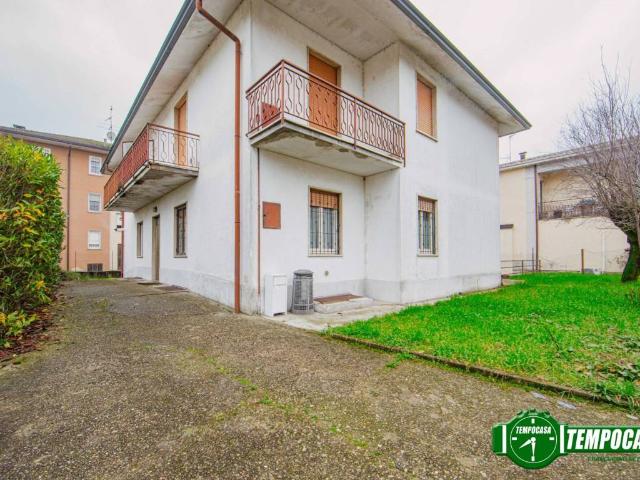Appartamento in vendita a Cava Manara, Lombardia