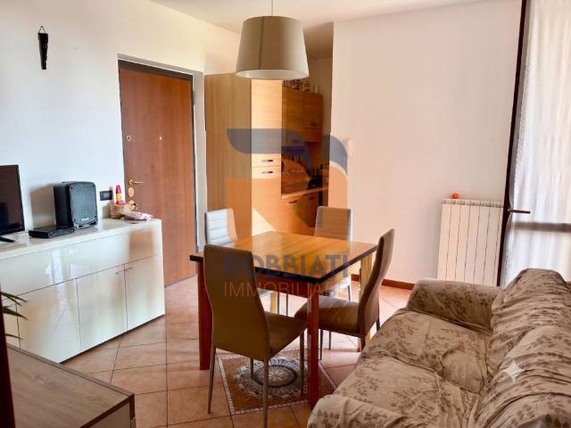 Appartamento in vendita a Cava Manara, Lombardia