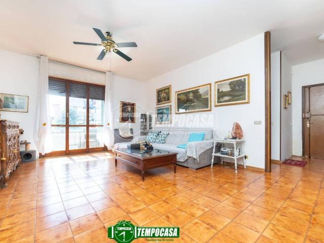 Appartamento in vendita a Cavenago Brianza, Lombardia
