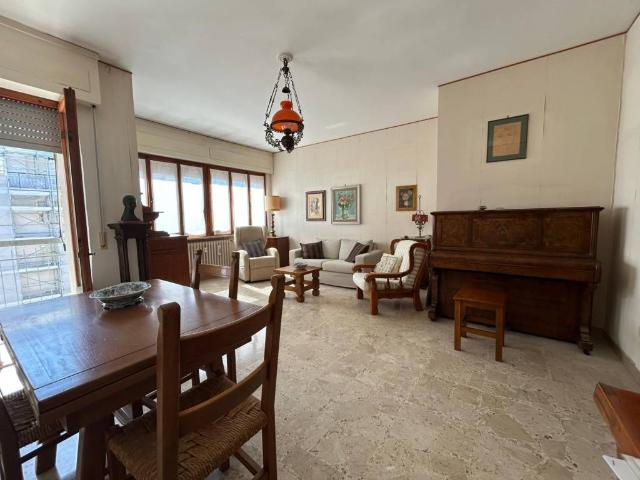 Appartamento in vendita a Cecina, Toscana