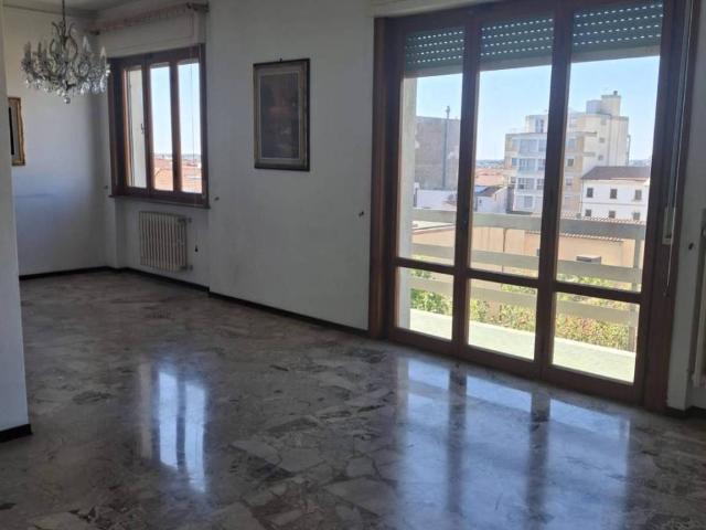 Appartamento in vendita a Cecina, Toscana