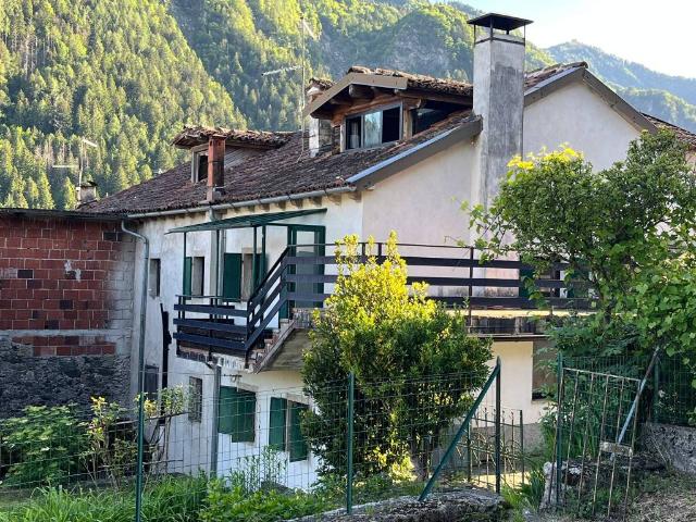 Appartamento in vendita a Cercivento, Friuli-Venezia Giulia