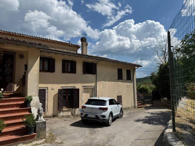 Appartamento in vendita a Cerreto Di Spoleto, Umbria