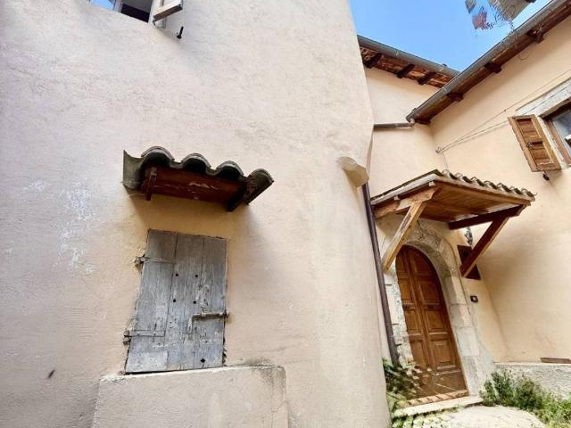 Appartamento in vendita a Cerreto Di Spoleto, Umbria