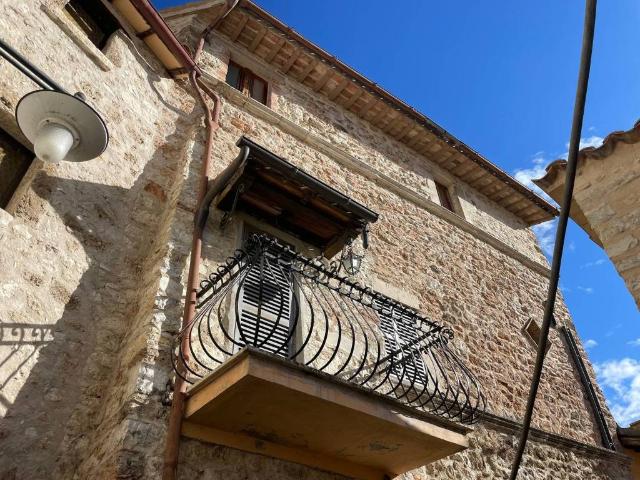 Appartamento in vendita a Cerreto Di Spoleto, Umbria