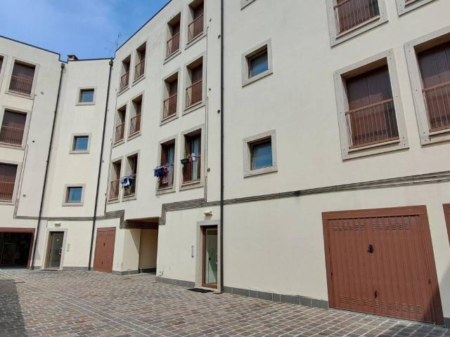 Appartamento in vendita a Cesano Maderno, Lombardia