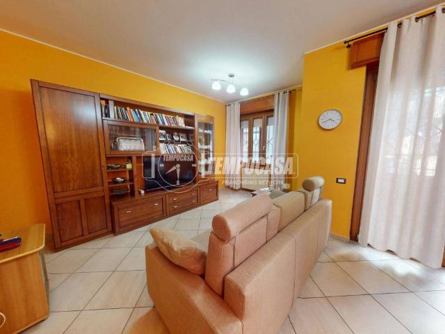 Appartamento in vendita a Cesano Maderno, Lombardia