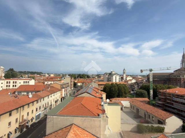 Appartamento in vendita a Cesano Maderno, Lombardia