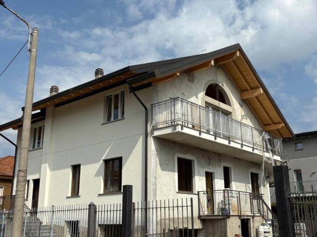 Appartamento in vendita a Cesano Maderno, Binzago