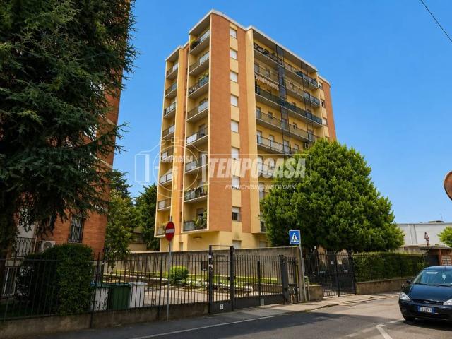 Appartamento in vendita a Cesano Maderno, Lombardia