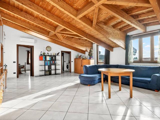 Villa Indipendente in vendita a Cesano Maderno, Lombardia