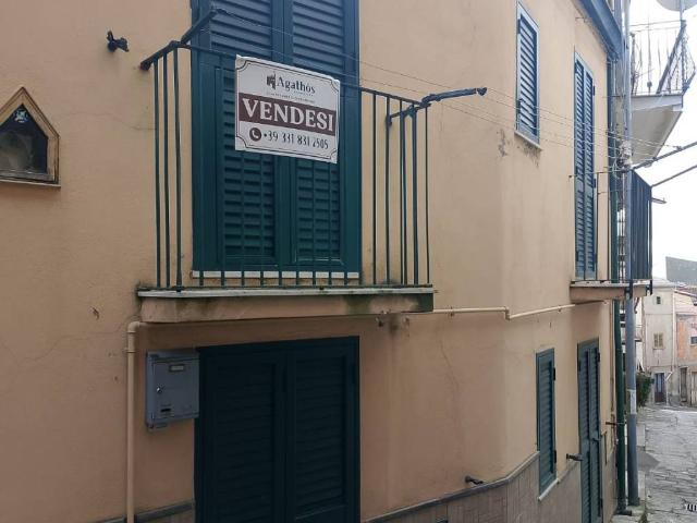 Appartamento in vendita a Cesarò, Messina