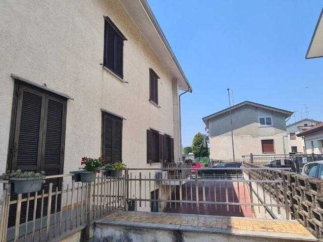 Appartamento in vendita a Cesate, Lombardia