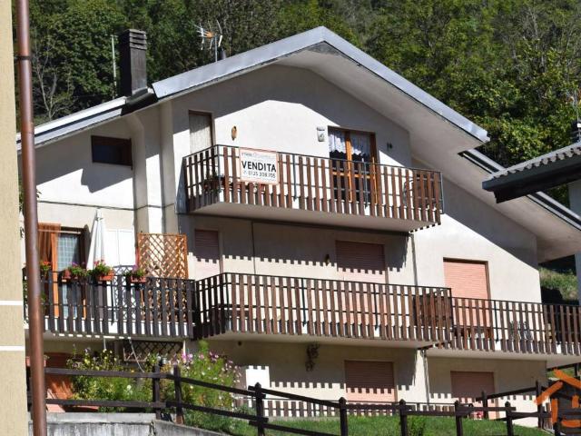 Appartamento in vendita a Challand Saint Anselme, Aosta