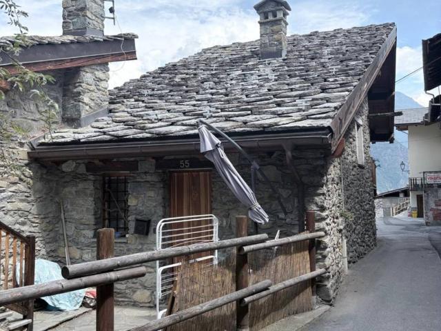 Appartamento in vendita a Champdepraz, Aosta