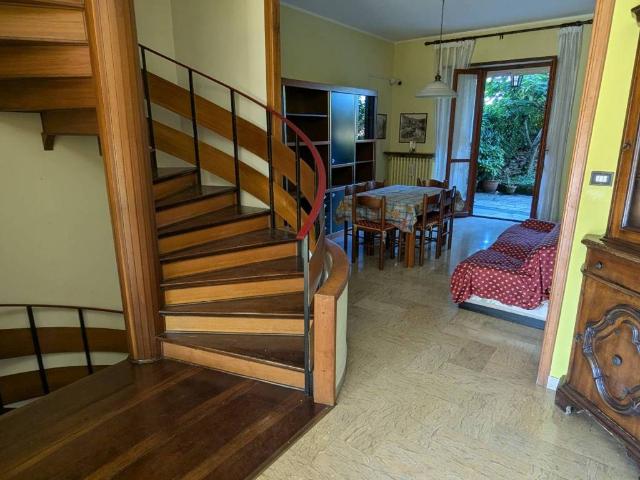 Villa Schiera in vendita a Roaschia, Piemonte