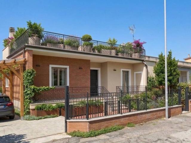 Villa Indipendente in vendita a Acqua Acetosa, Roma Capitale