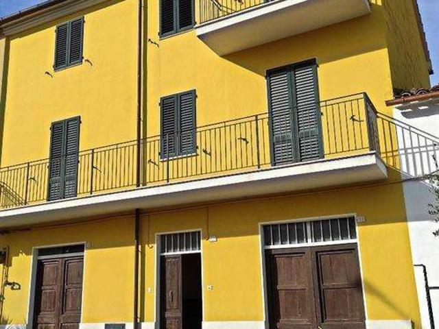 Appartamento in vendita a Strada, Marche