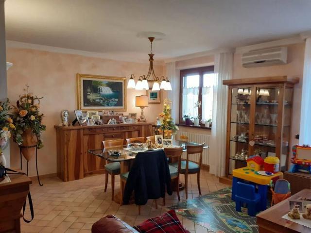 Appartamento in vendita a Strada, Marche