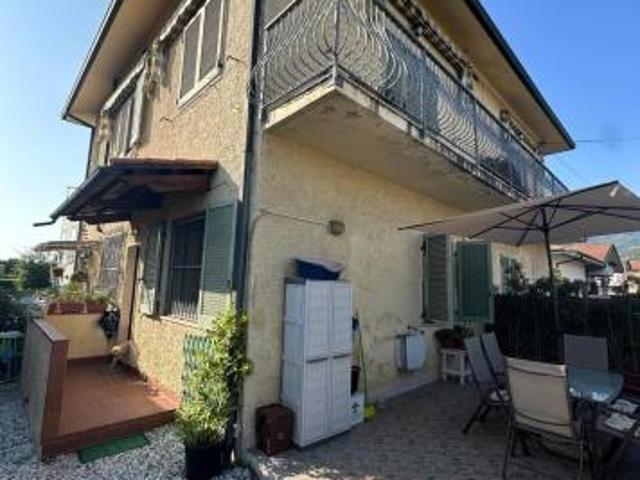 Appartamento in vendita a Montignoso, Toscana