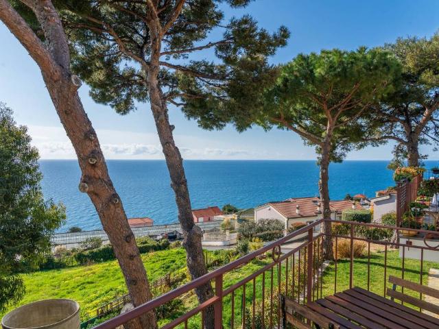 Appartamento in vendita a Cipressa, Liguria