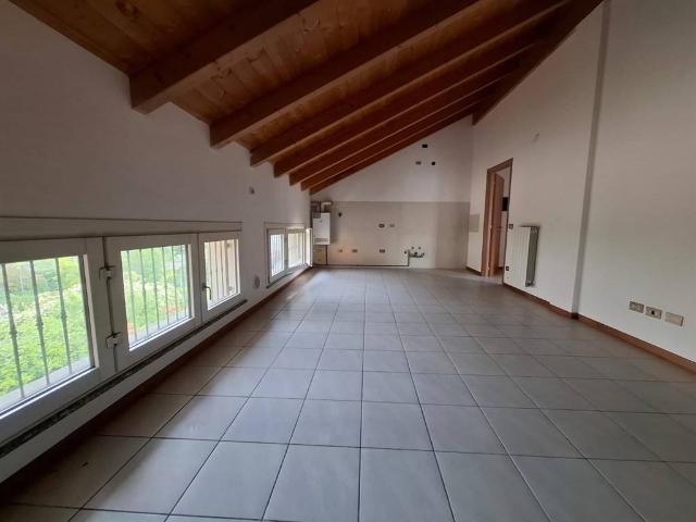 Appartamento in vendita a Civate, Lombardia