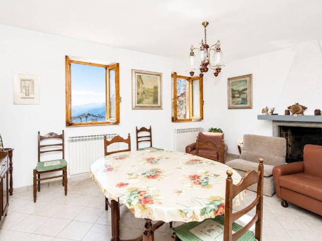 Appartamento in vendita a Clusone, Lombardia
