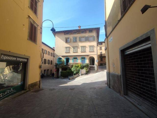 Appartamento in vendita a Clusone, Lombardia