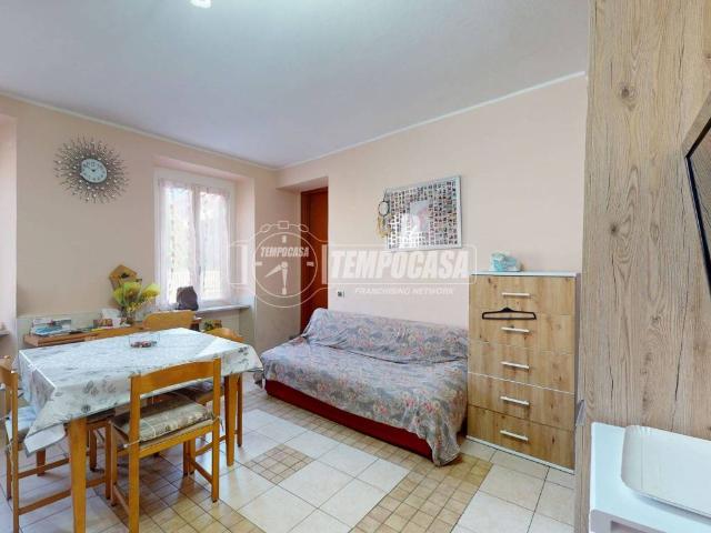 Appartamento in vendita a Cogliate, Lombardia
