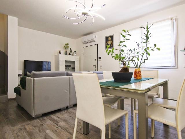 Villa Indipendente in vendita a Cogliate, Lombardia