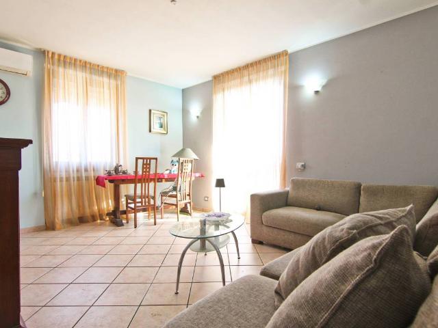 Appartamento in vendita a Cogliate, Lombardia