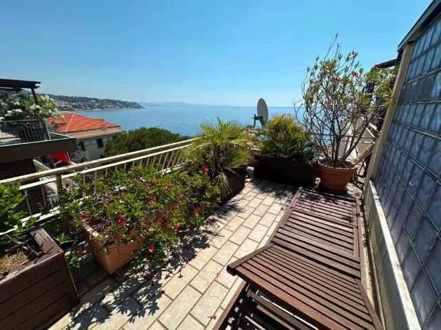 Appartamento in vendita a Cogoleto, Liguria