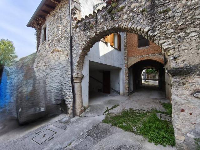 Appartamento in vendita a Cogollo Del Cengio, Veneto