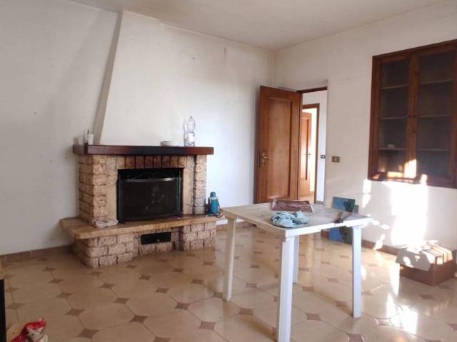 Villa Indipendente in vendita a La Casa, Collesalvetti
