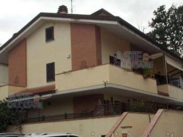 Appartamento in vendita a Collesalvetti, Toscana
