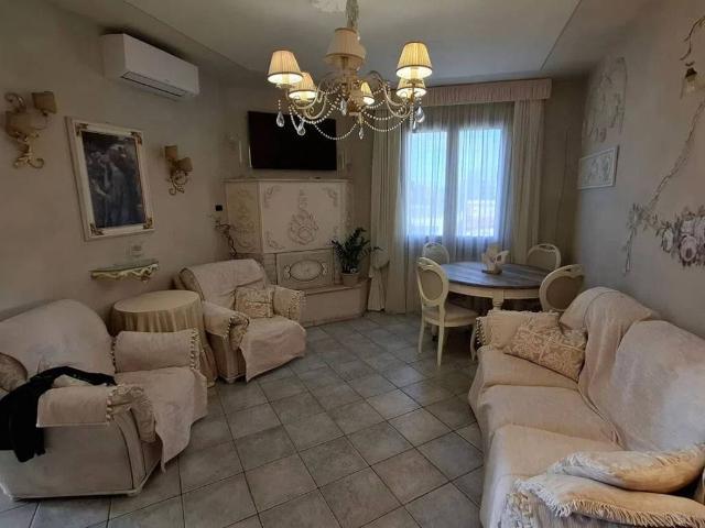 Appartamento in vendita a Collesalvetti, Toscana