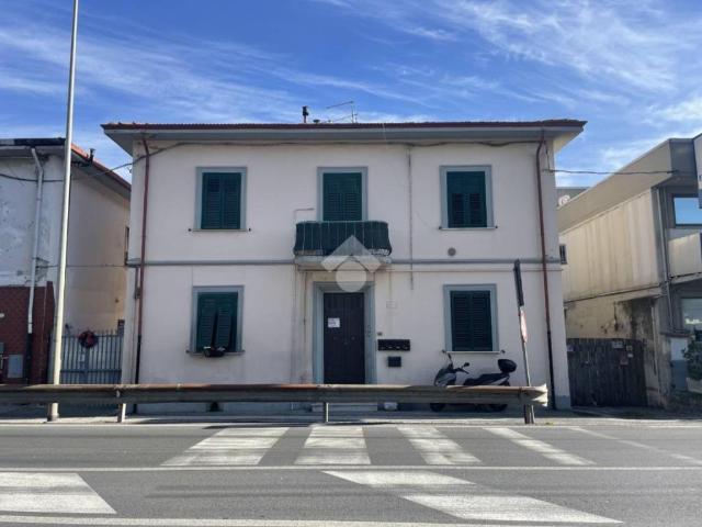 Appartamento in vendita a Collesalvetti, Toscana