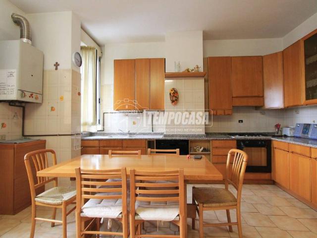 Appartamento in vendita a Cologno Monzese, Lombardia