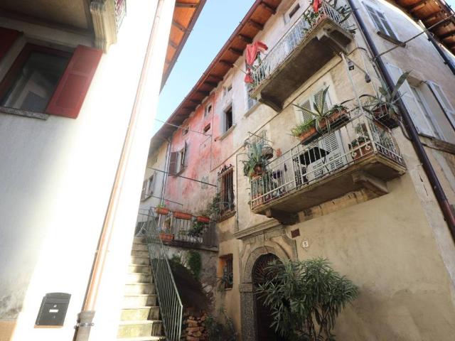 Appartamento in vendita a Colonno, Lombardia