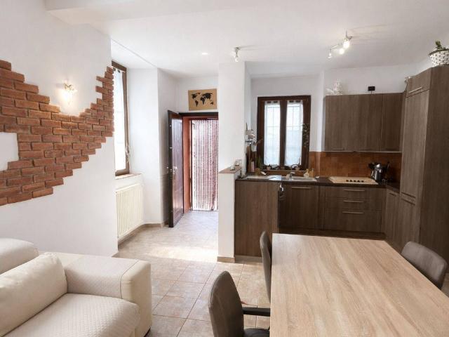 Appartamento in vendita a Gironico Al Piano, Lombardia