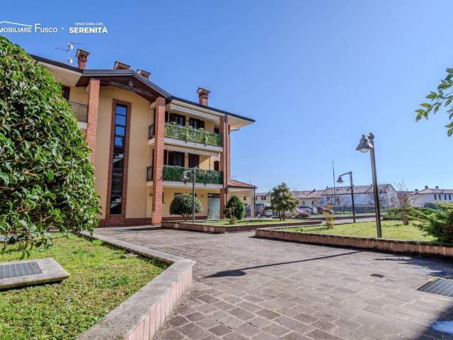 Appartamento in vendita a Comazzo, Lombardia