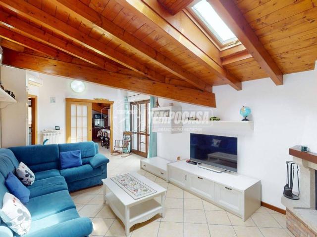Appartamento in vendita a Comazzo, Lombardia
