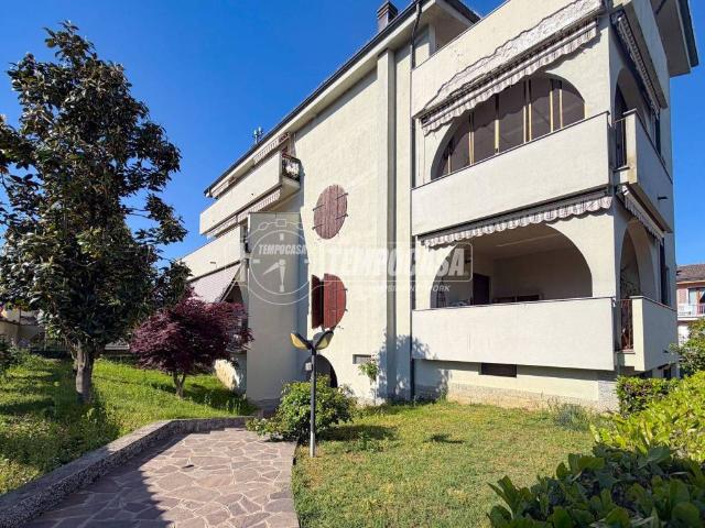 Appartamento in vendita a Comazzo, Lombardia