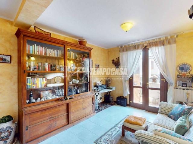 Appartamento in vendita a Comazzo, Lombardia