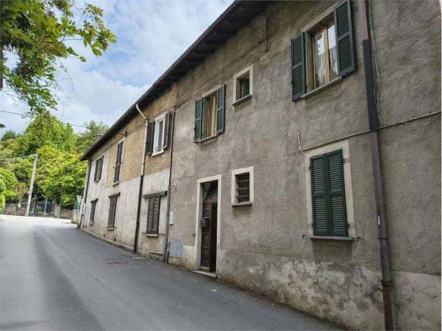 Appartamento in vendita a Comerio, Lombardia